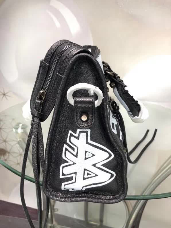 BALENCIAG巴黎世家 歐洲水貨 Balenciaga city小黑釘 限量原廠爆裂紋羊皮黑白塗鴉 手提包  BL1116